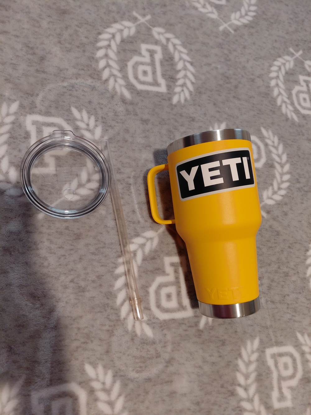 Yeti Yellow Tumbler 35 Oz. With Lid And Straw